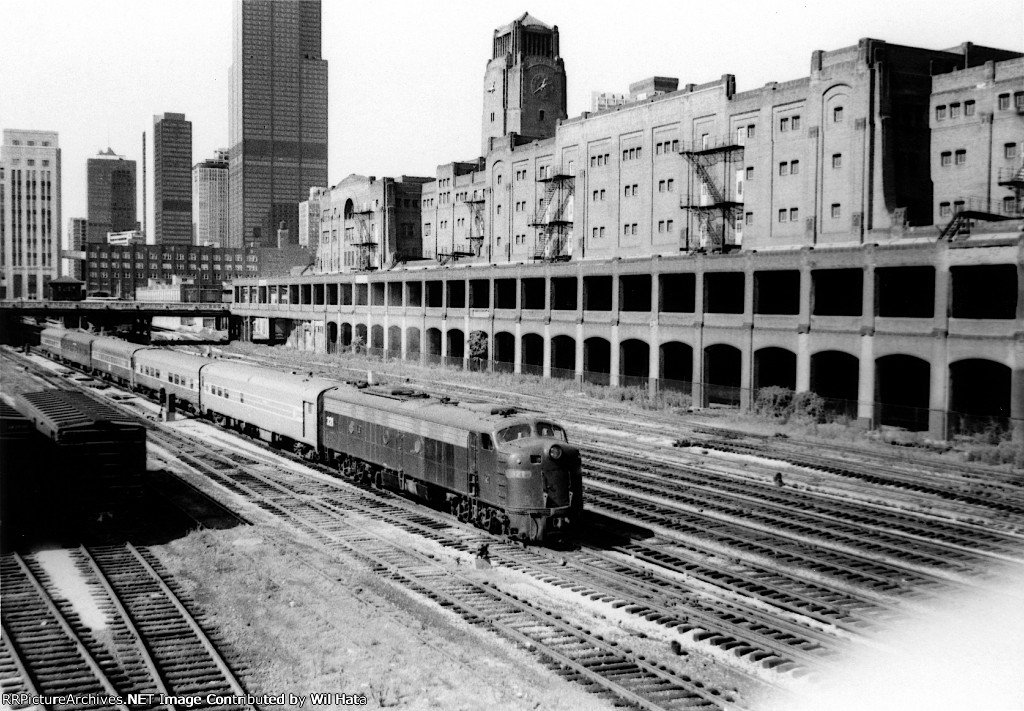 Amtrak E8A 321